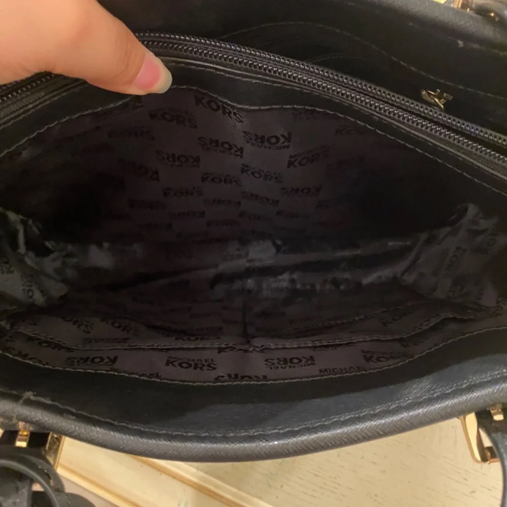 MK purse - Picture 3 of 3